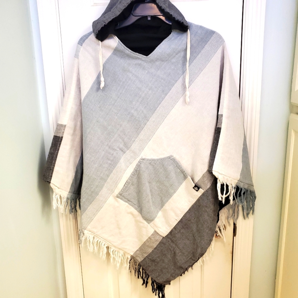 Poncho, reversable, hooded with pockets